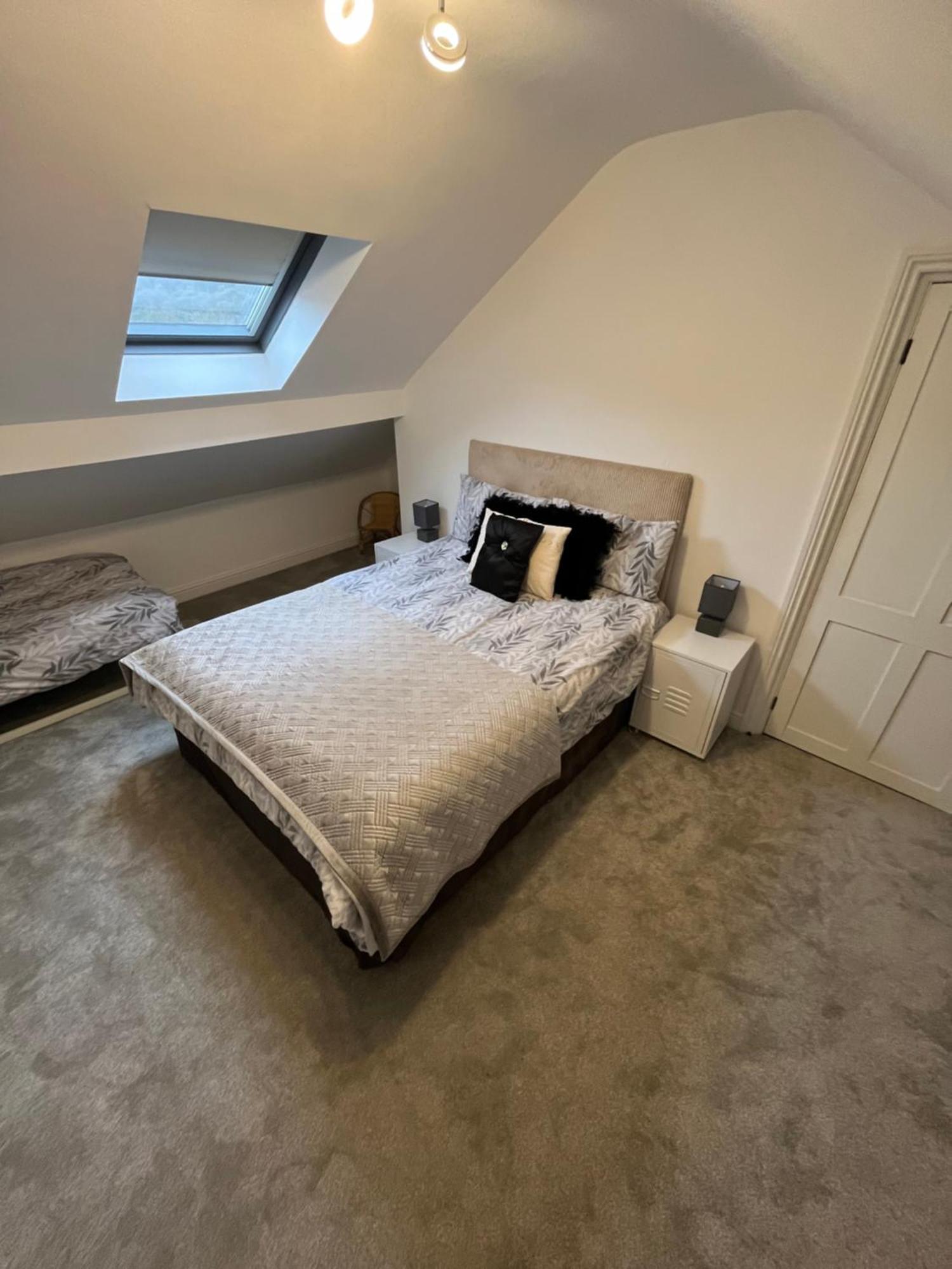Wolf Hollow, Sleeps 4 Plus 2, Buxton Town Centre Exterior photo